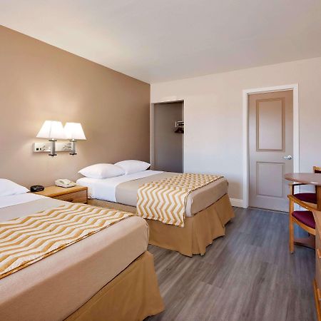 Travelodge By Wyndham יוריקה מראה חיצוני תמונה