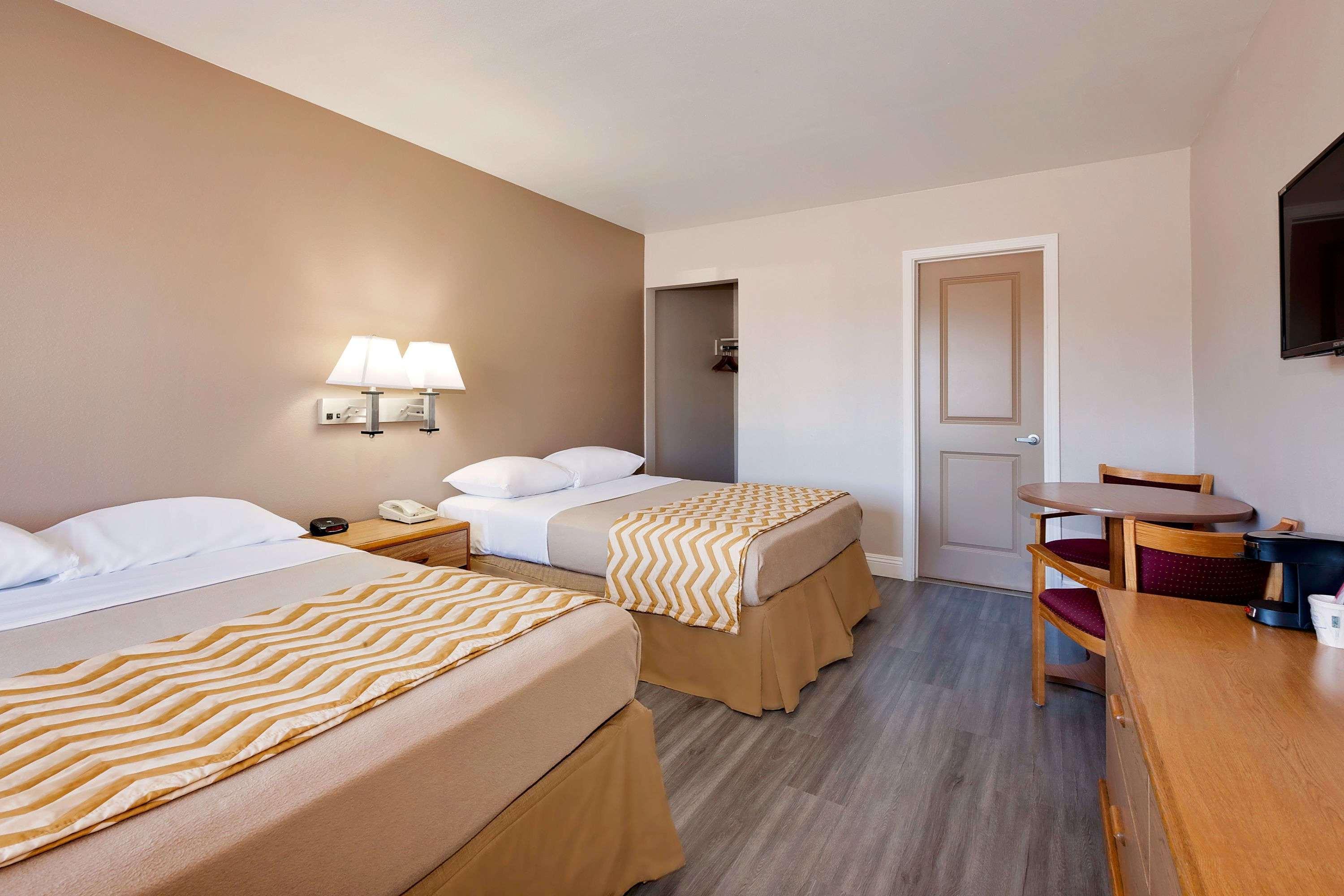 Travelodge By Wyndham יוריקה מראה חיצוני תמונה