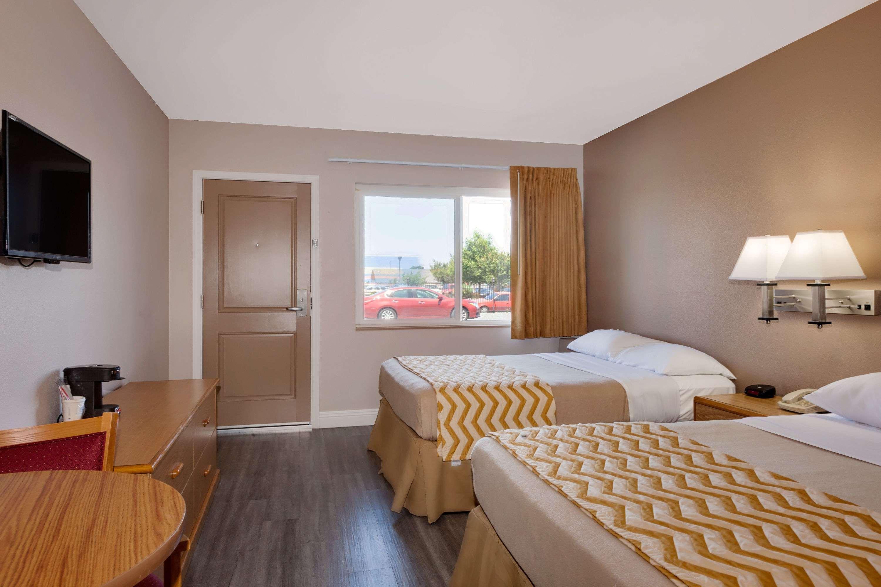 Travelodge By Wyndham יוריקה מראה חיצוני תמונה